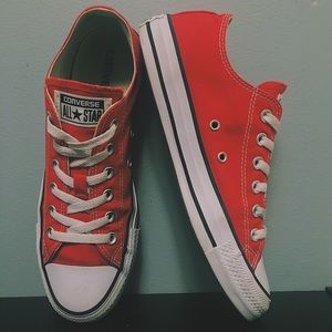 RED CONVERSE